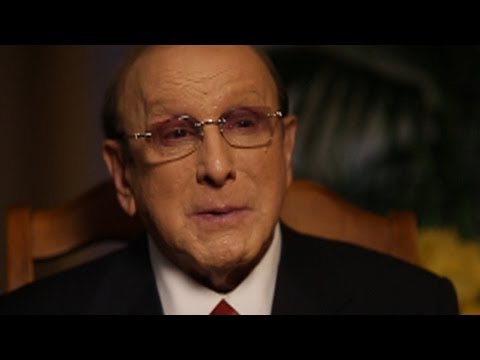 Clive Davis Diagnosed With Bell’s Palsy, Postpones Grammys Party